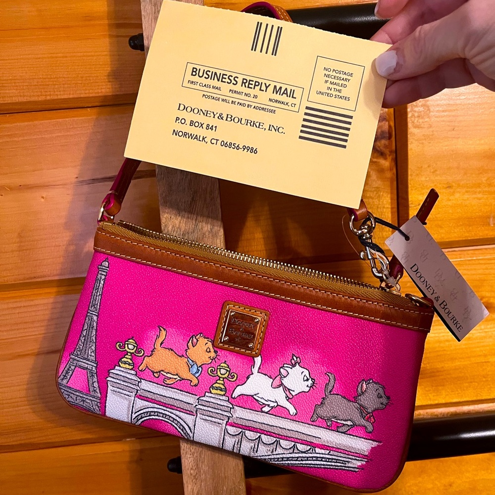 Disney Dooney & Bourke Aristocats Touring Paris Wristlet!  NWT. RETIRED AND HTF